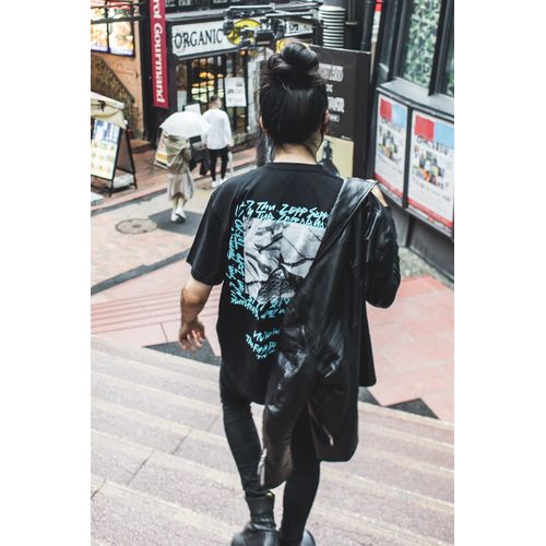 “The Fifth Dimension”tour T-shirts/black