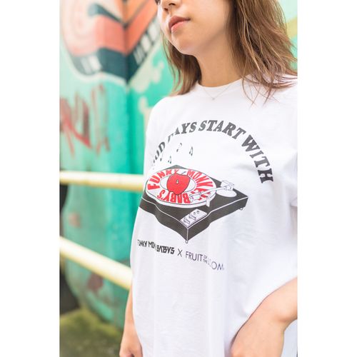 FUNKY MONKEY BΛBY’S × FRUIT OF THE LOOM T-shirt/WHT