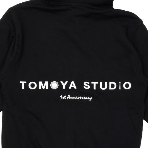 TOMOYA STUDIO 1周年記念 ロゴパーカー