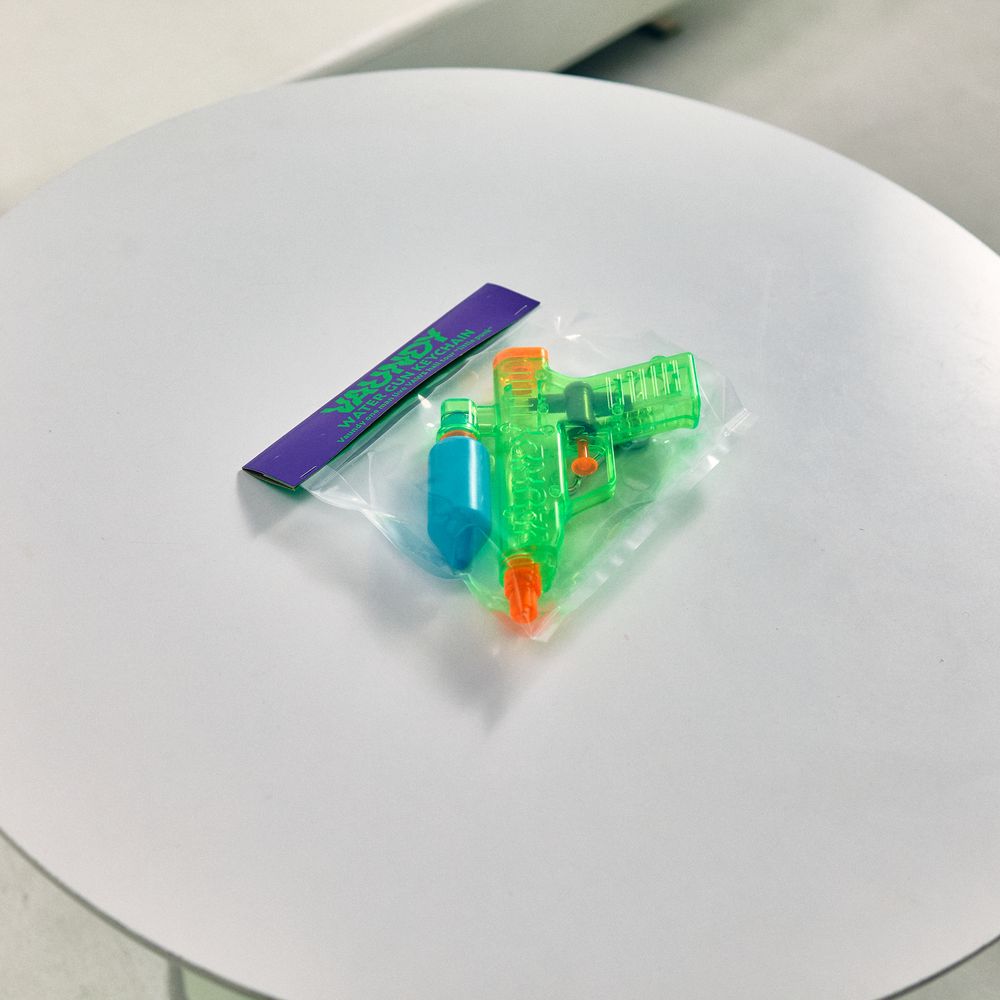 【未開封】Vaundy WATER GUN KEYCHAIN 商品詳細ページ | Vaundy ONLINE STORE | Logo Water Gun Keyholder