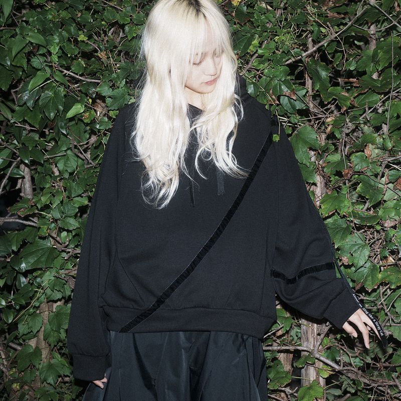“Stray Cat” TREASURE RIBBON HOODIE 