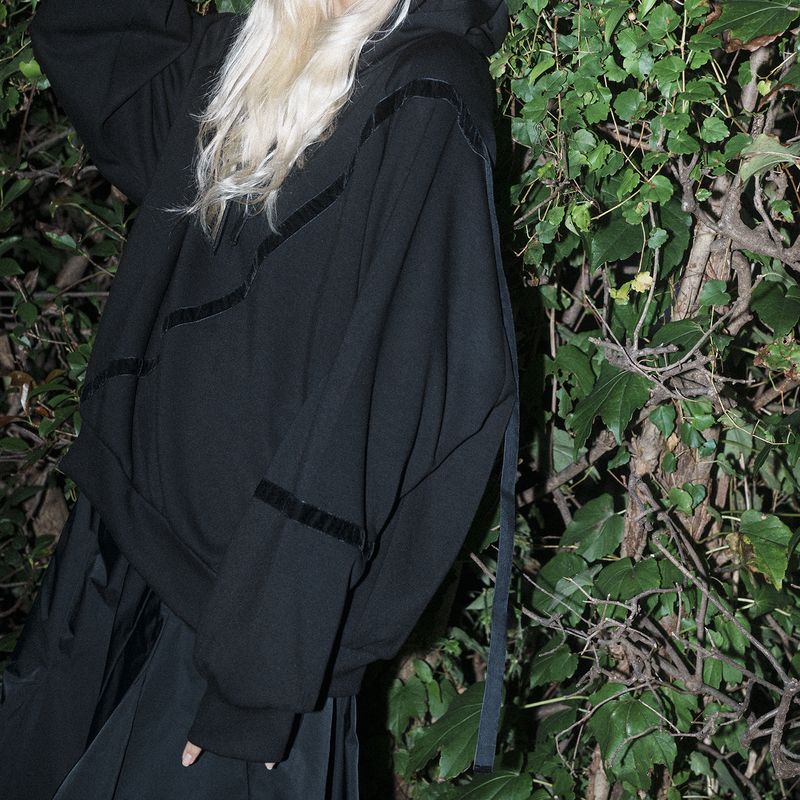 “Stray Cat” TREASURE RIBBON HOODIE 