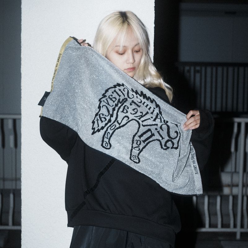 “Stray Cat” SPARKLE TOWEL