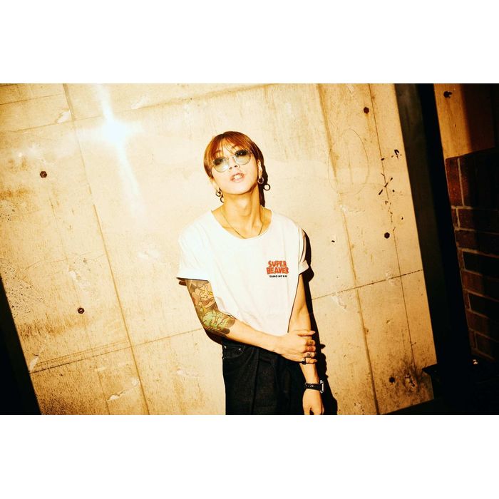 ウサギを被ったビーバーTシャツ/ホワイト