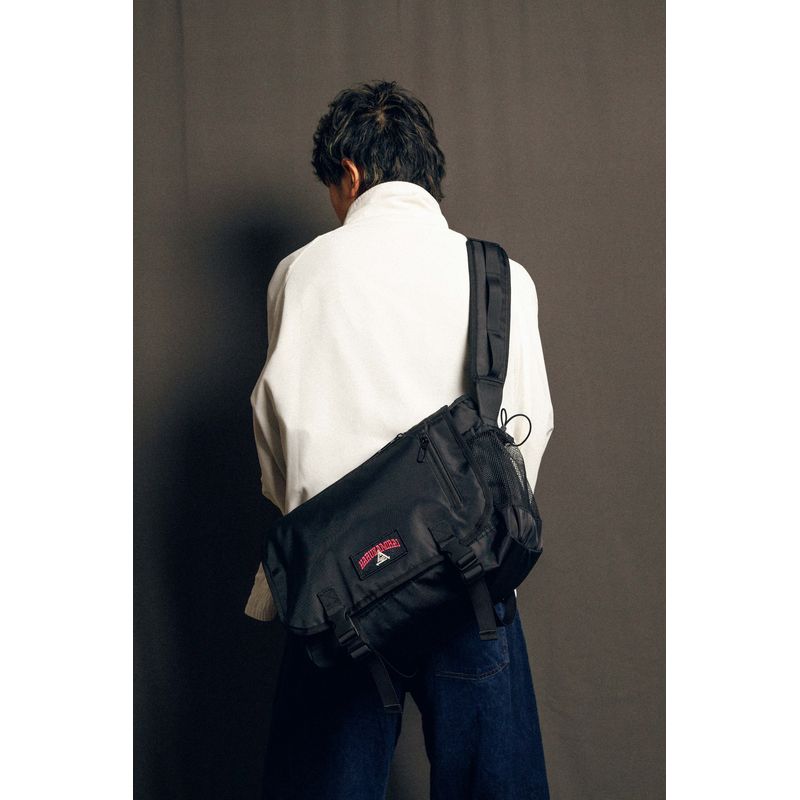 カレッジロゴメッセンジャーバッグ