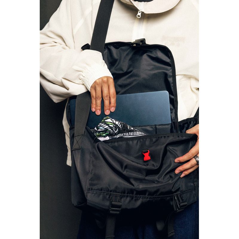 カレッジロゴメッセンジャーバッグ