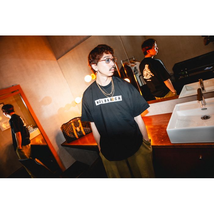 ”CLOSE A CHAPTER” T-shirts/black