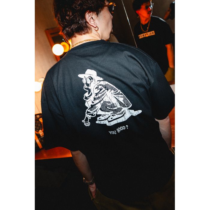 ”CLOSE A CHAPTER” T-shirts/black