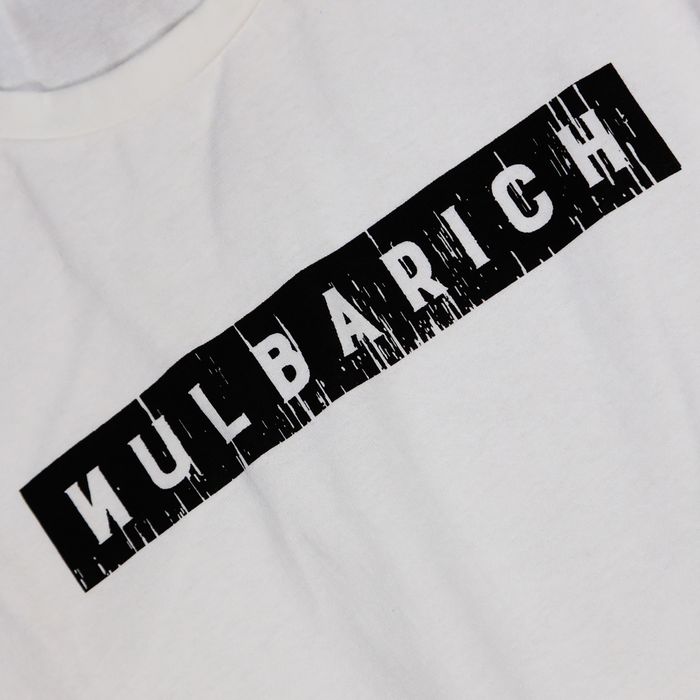 ”CLOSE A CHAPTER” T-shirts/white