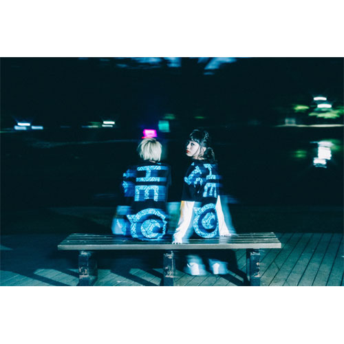 デジカモロゴTシャツ/ブラック×シアン