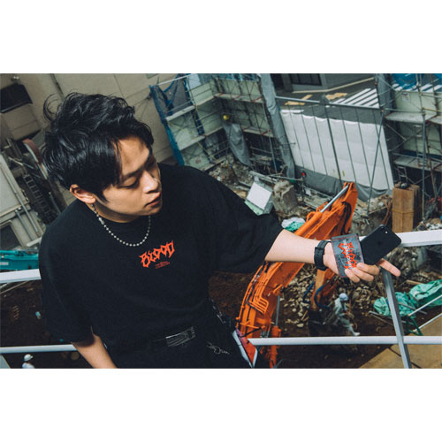 BLOODロゴ モバイルバッテリー