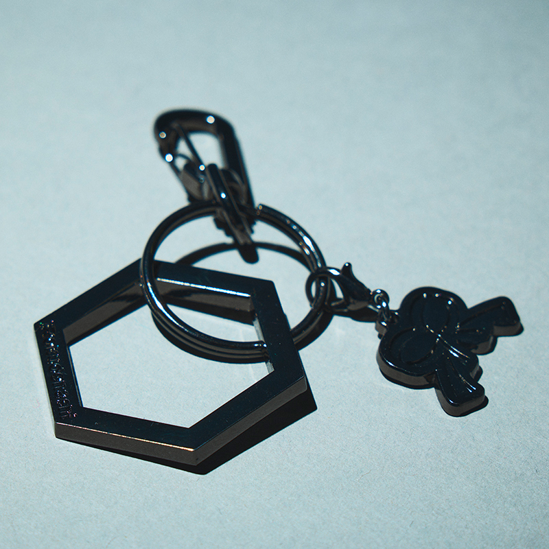 【Rokudenashi】Hexagon Metal Keychain