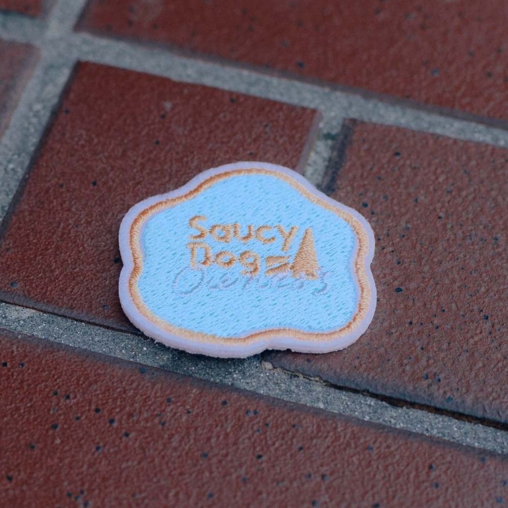 オーナーズ刺繍ブローチ/パステルブルー