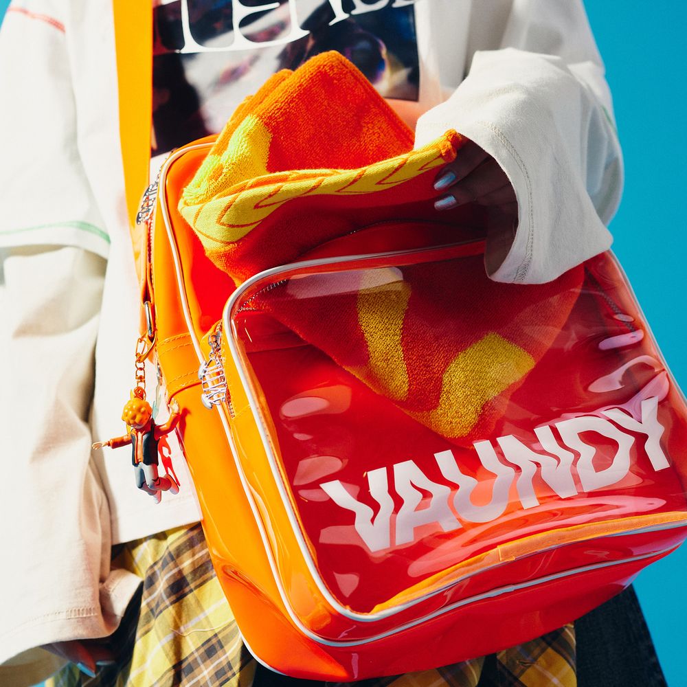 商品詳細ページ | Vaundy ONLINE STORE | Patent Leather Shoulder Bag