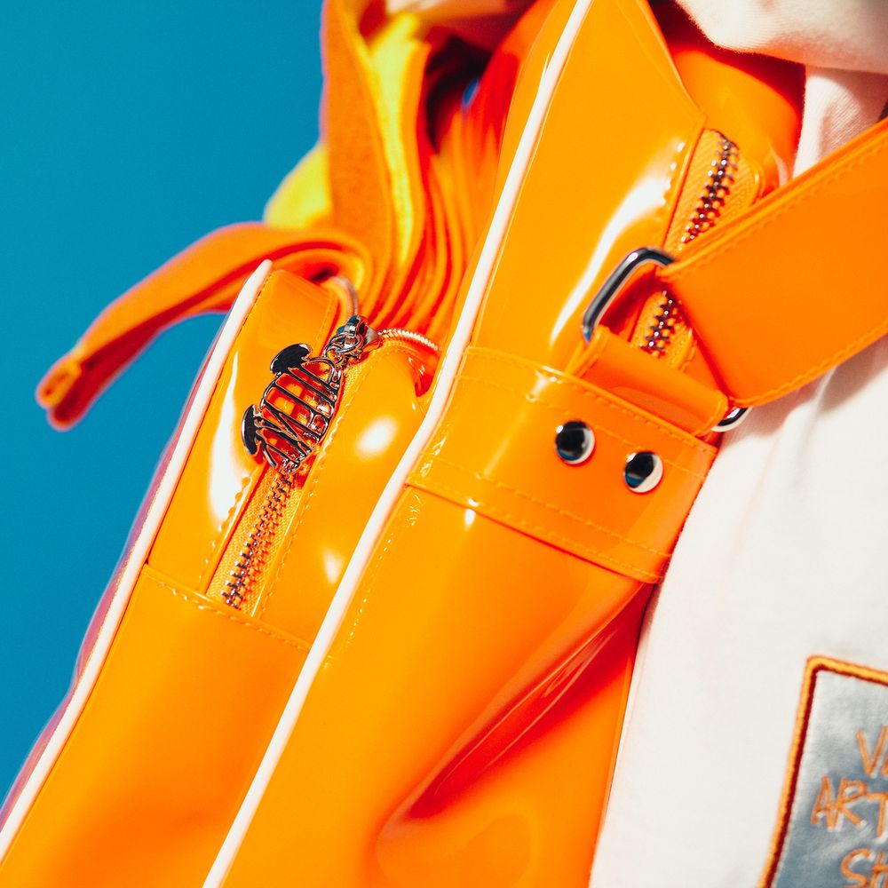 商品詳細ページ | Vaundy ONLINE STORE | Patent Leather Shoulder Bag