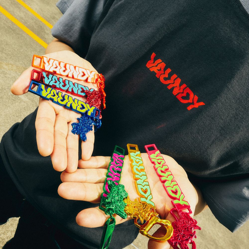 商品詳細ページ | Vaundy ONLINE STORE | Random Metal Logo Keychain