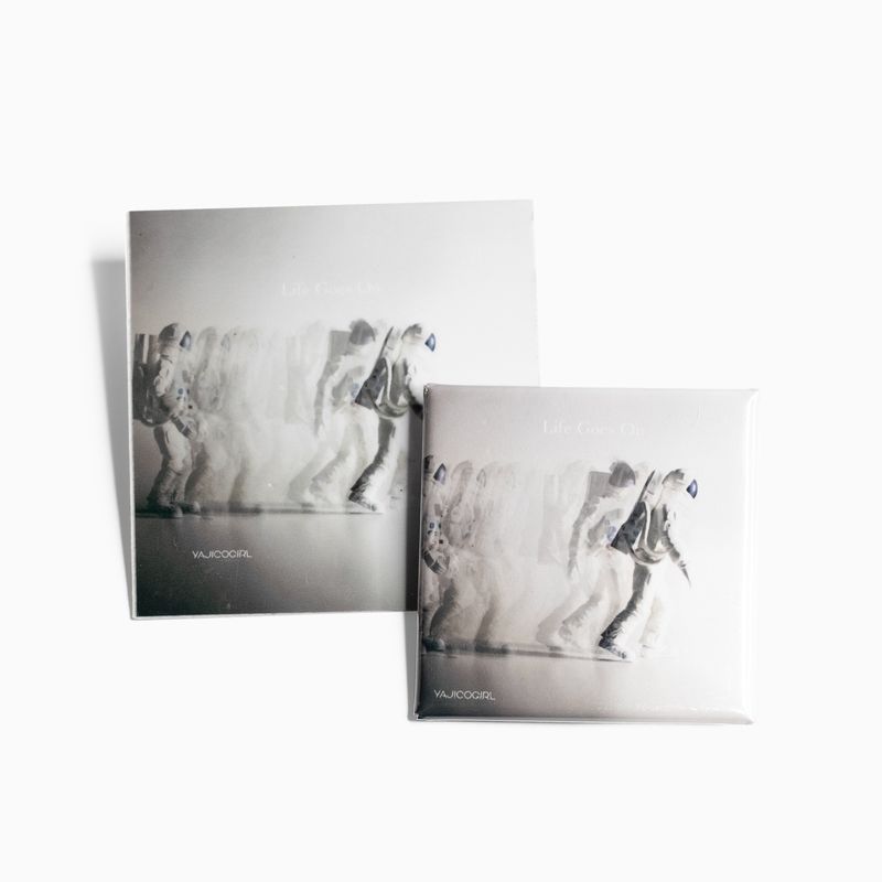 【YAJICO GIRL】Life Goes On ステッカー缶バッチセット