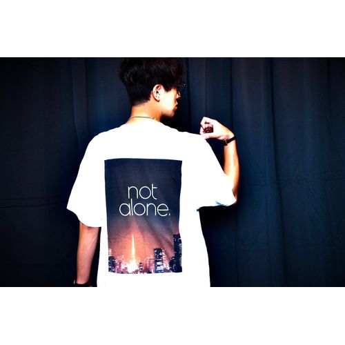 alone,not alone.Tee