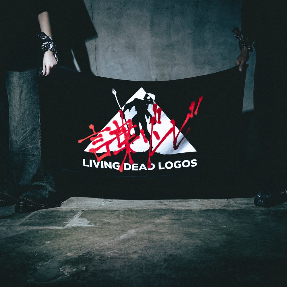 言葉ゾンビ Flag Bath Towel