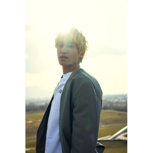 【entrance会員限定】『兼近大樹 1st写真集「虚構」』(ファンクラブ版カバー限定仕様)