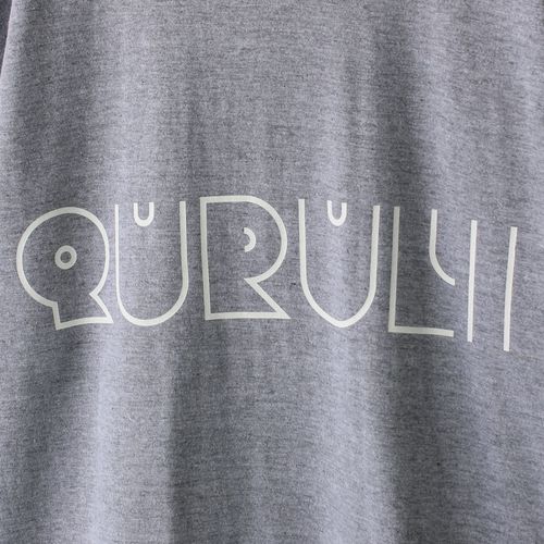 “QURULI”オーバーサイズTシャツ