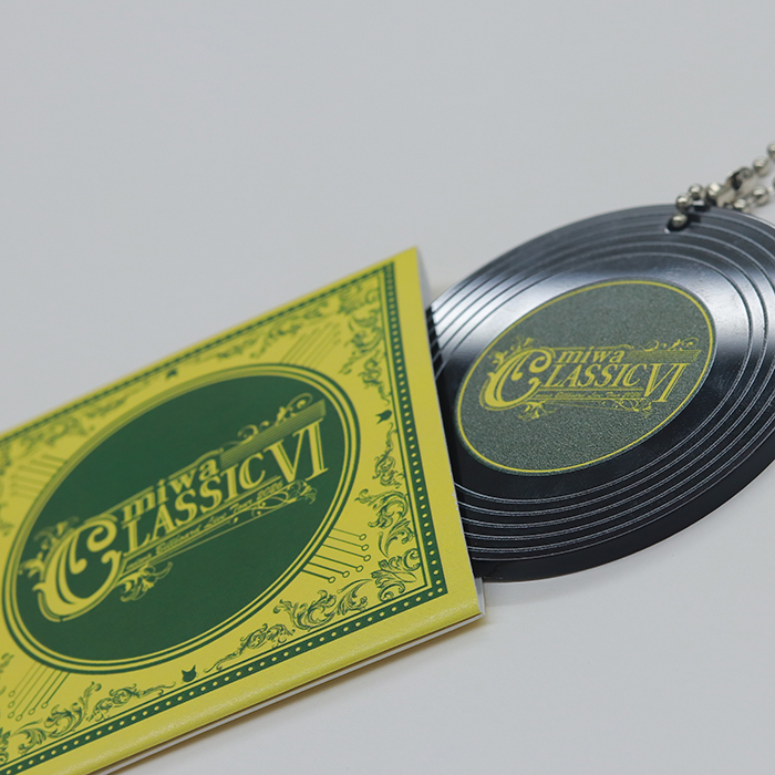 【miwa】miwa CLASSIC Ⅵ ジャケット付きレコード風アクリルキーホルダー