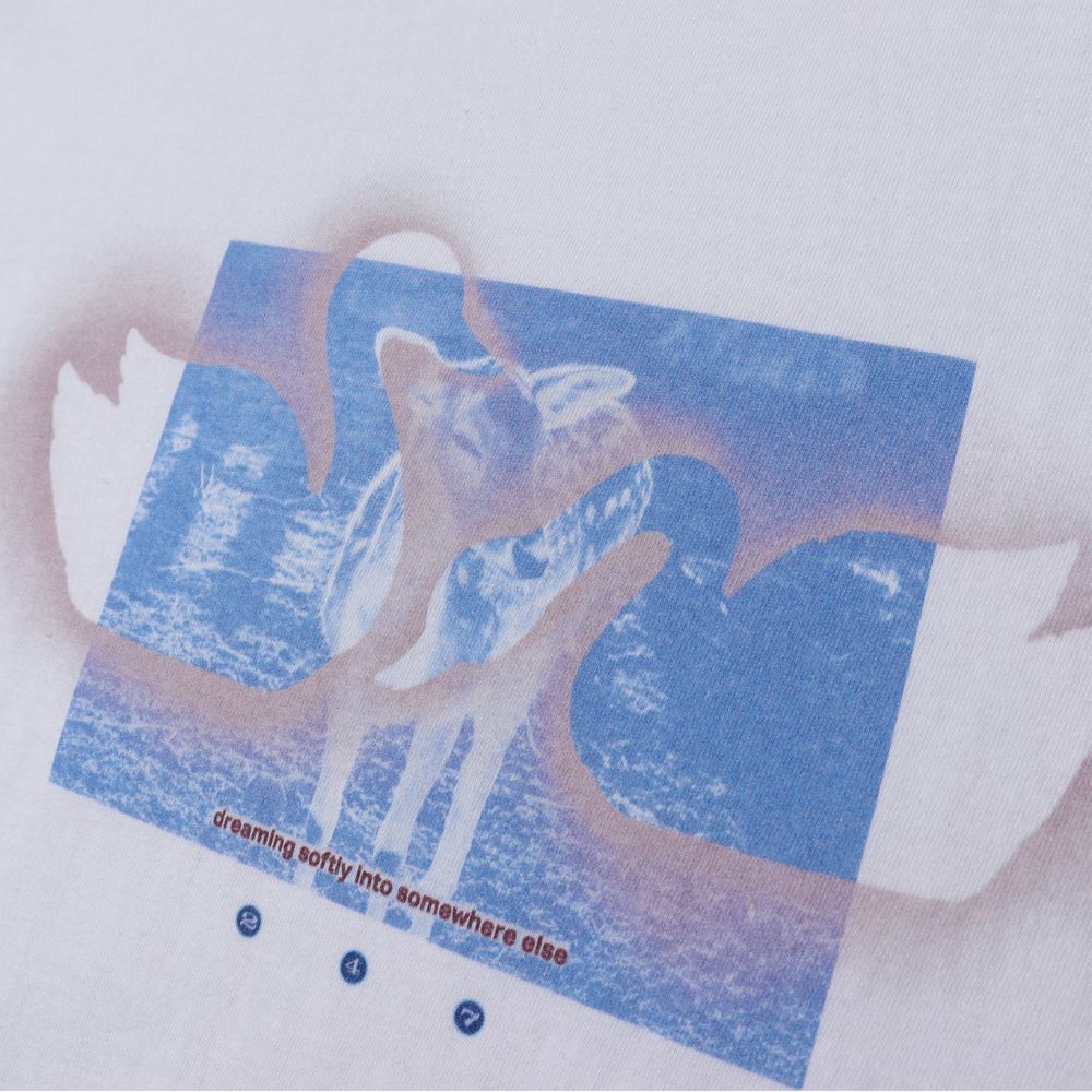 夢見る小鹿ちゃんt-shirt(white × navy)