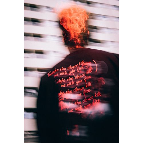 Tonight video scene ロンT