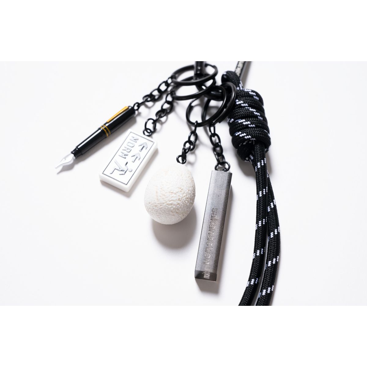 “怪獣” KEYRING