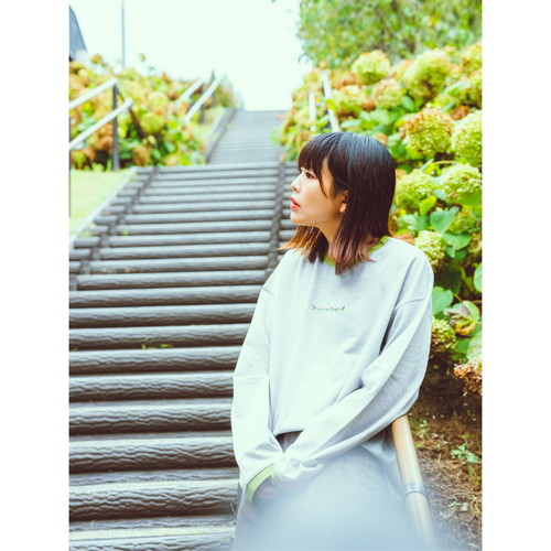 スリートーン刺繍リンガーロンT/キナリ×レッド