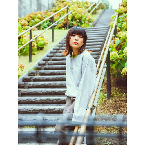 スリートーン刺繍リンガーロンT/グレー×グリーン