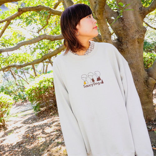 メンバーモチーフ刺繍スウェット/サンド
