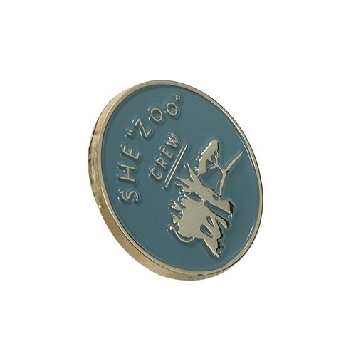 SHE“Zoo” CREW ピンバッジ（スモーキーグリーン）