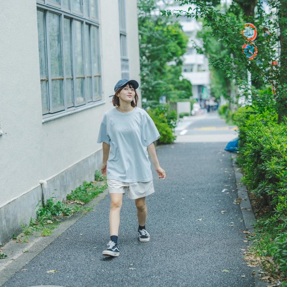 【Limited】マーブル刺繍ロゴTシャツ [フロストブルー]