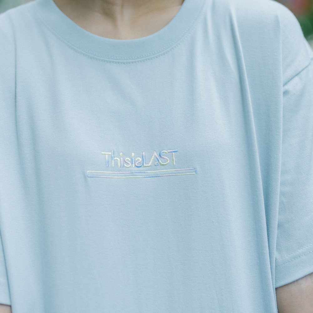 【Limited】マーブル刺繍ロゴTシャツ [フロストブルー]