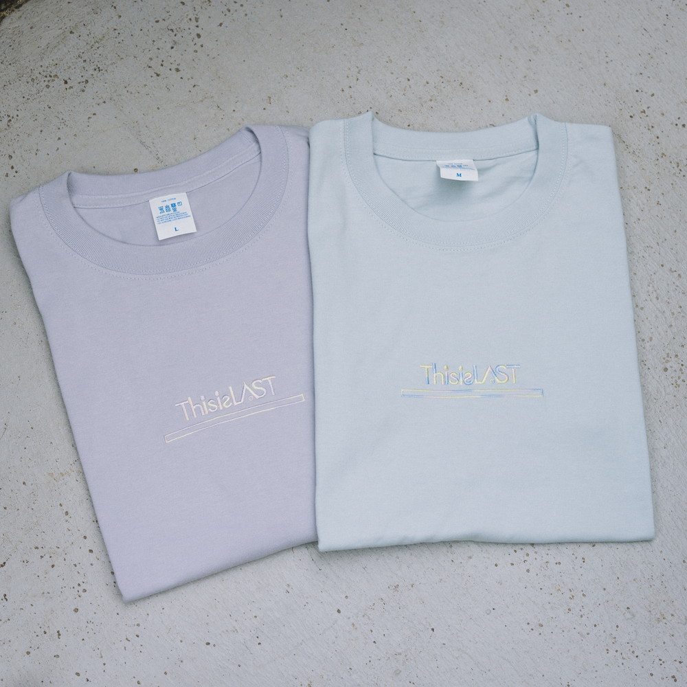 【Limited】マーブル刺繍ロゴTシャツ [フロストブルー]