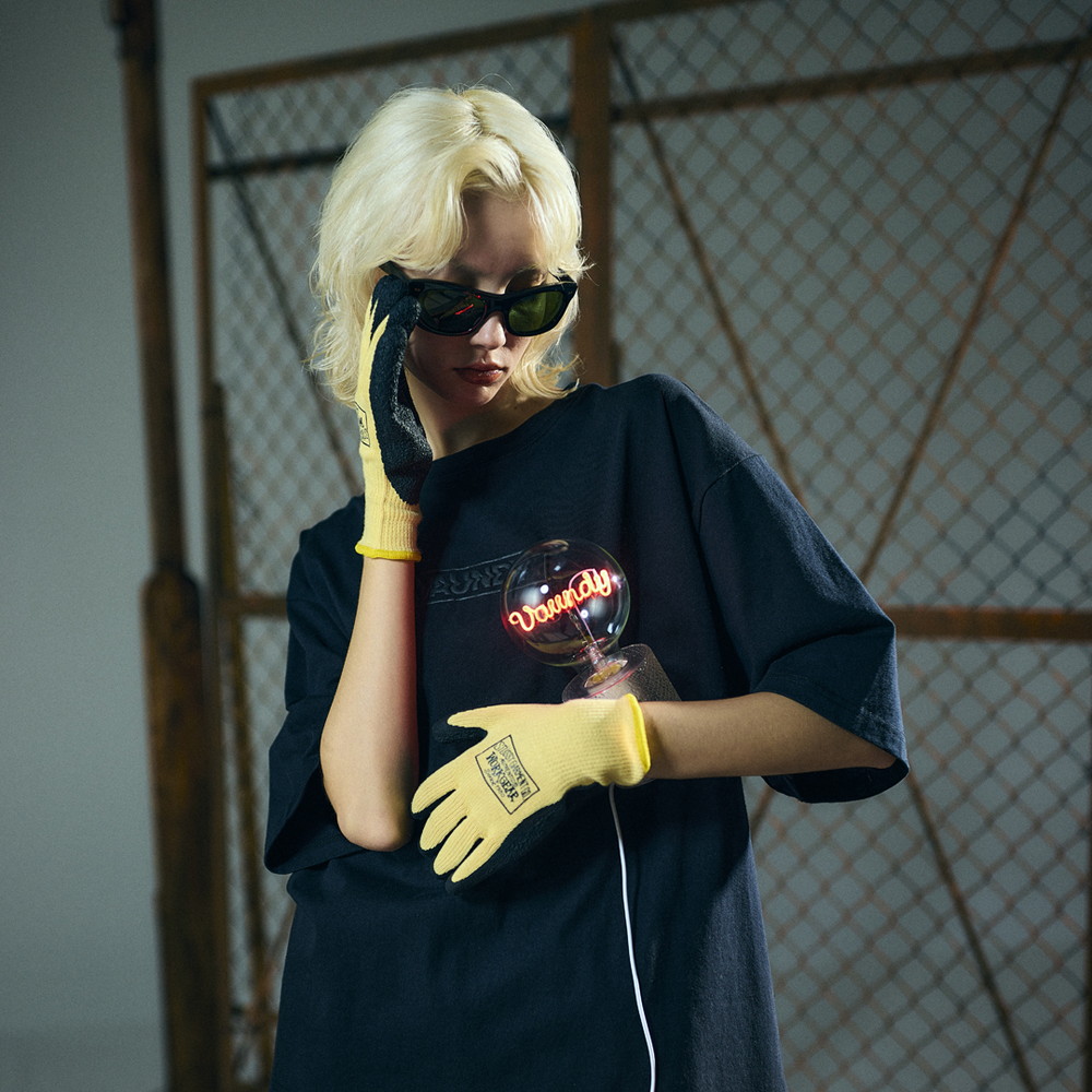 商品詳細ページ | Vaundy ONLINE STORE | Logo Room Light “replica”