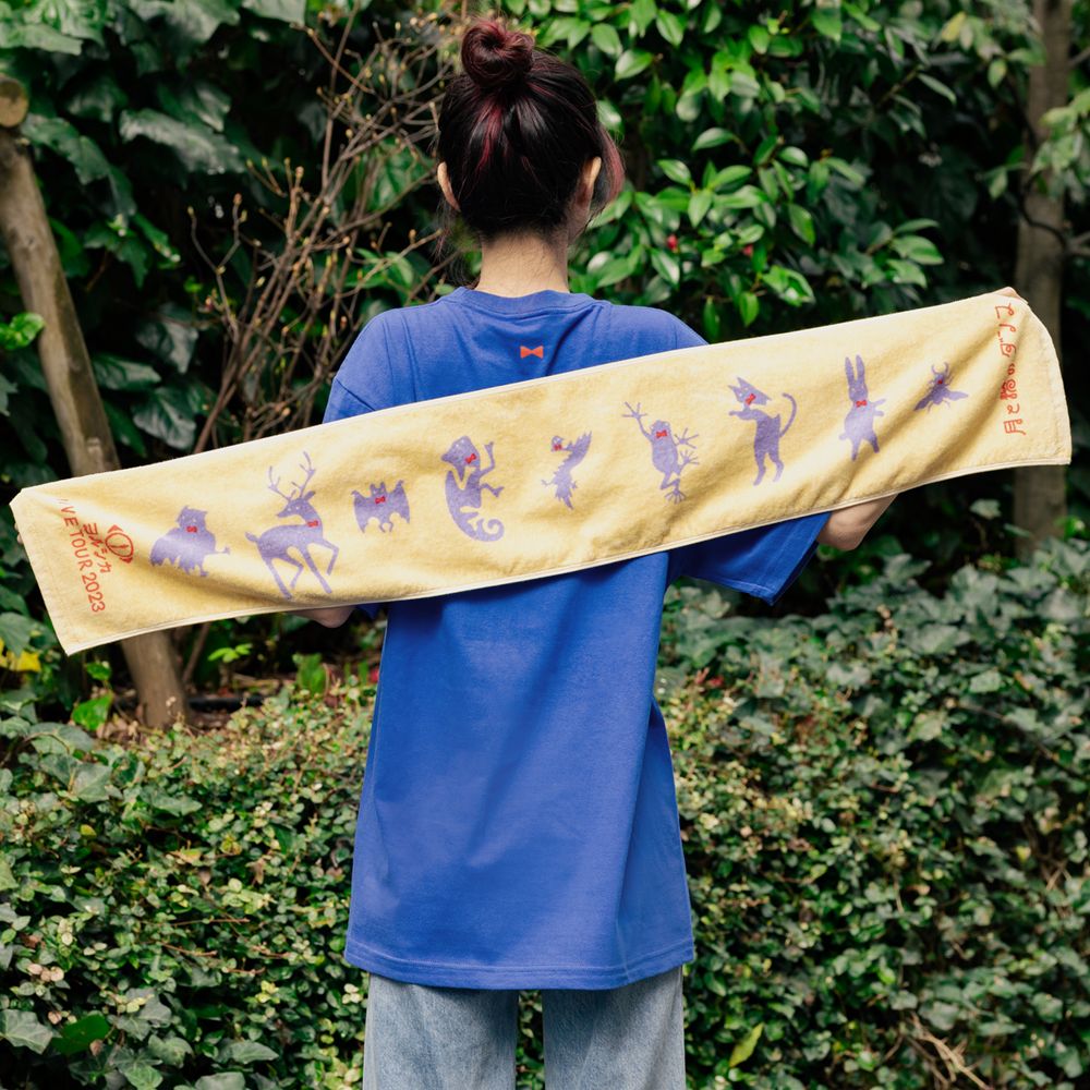 「月と猫のダンス」踊る動物マフラータオル〈黄〉